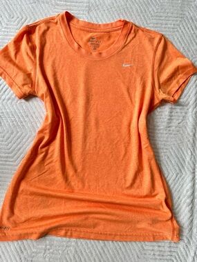 Nike Orange Dri-FIT Performance Tee Size Medium